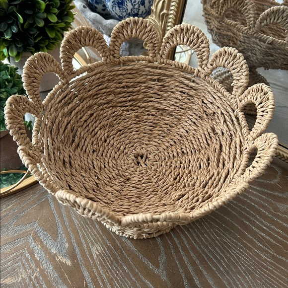 NEW! Shabby Chic Woven Natural Pedestal Basket Bowl - Picture 3 of 5